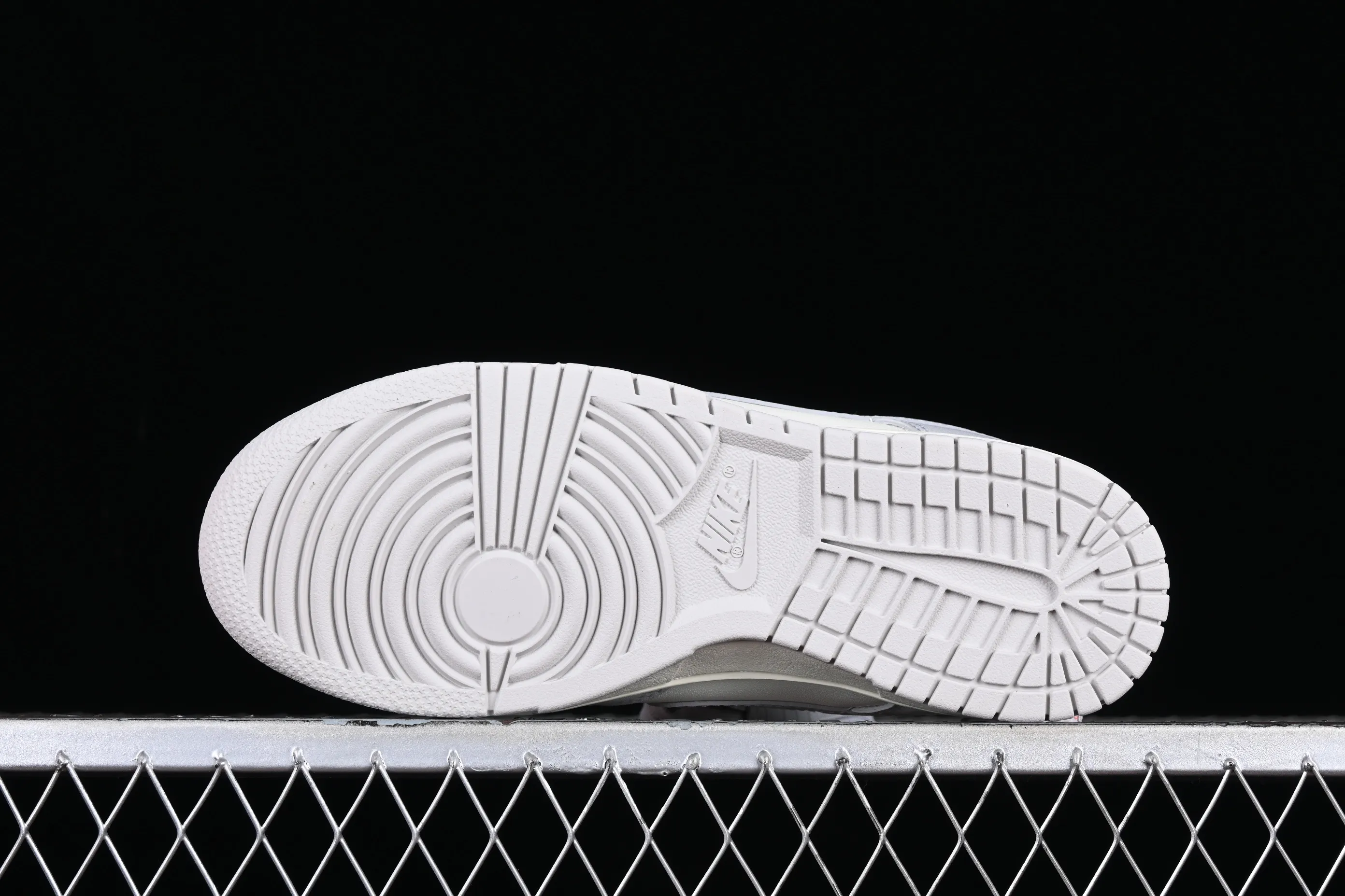 All categories Nk SB Dunk series Nk SB Dunk Low low-top sneakers N version Nk Dunk Low "Needlework" embossed gray SB low-top sports and leisure sneakers FJ4553-133